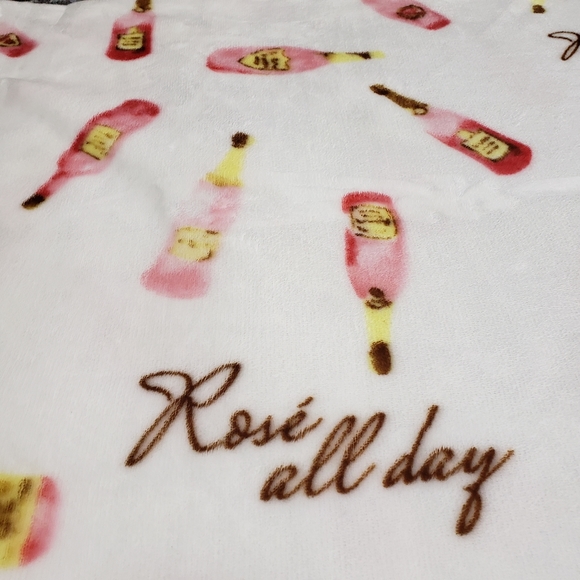 Maison Jules Plush Throw Blanket 70 x 49 Rose All Day Cozy Girls Night Out - Picture 6 of 10